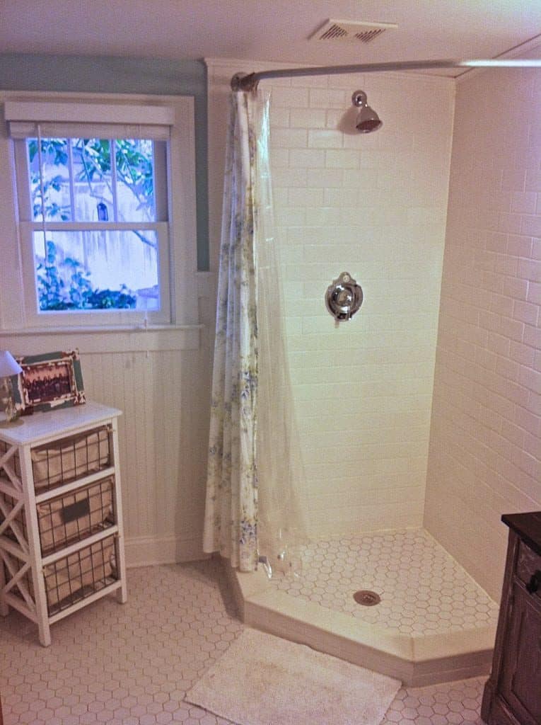 20-Curved-Shower-Curtain-Rod-765x1024