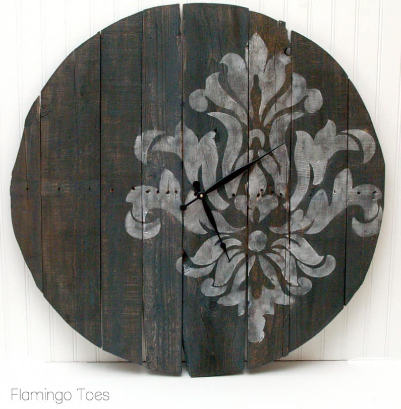 12-Large-Rustic-Stenciled-Pallet-Clock