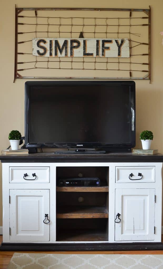 13-Easy-Farmhouse-Style-Entertainment-Console-619x1024