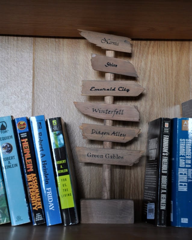 19-Directional-Sign-Bookends