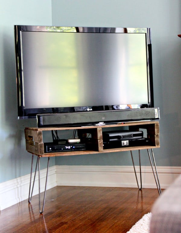 20-Pallet-TV-Stand