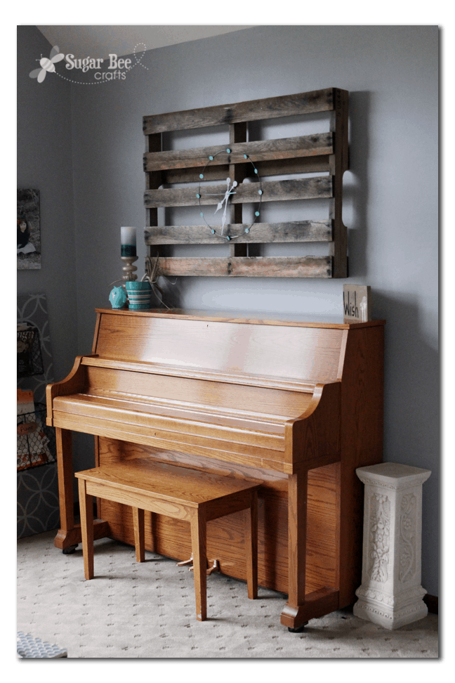 9-Repurposed-Pallet-Clock