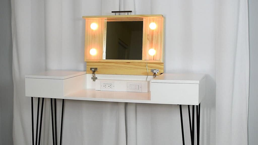 10-Makeup-Vanity-Desk