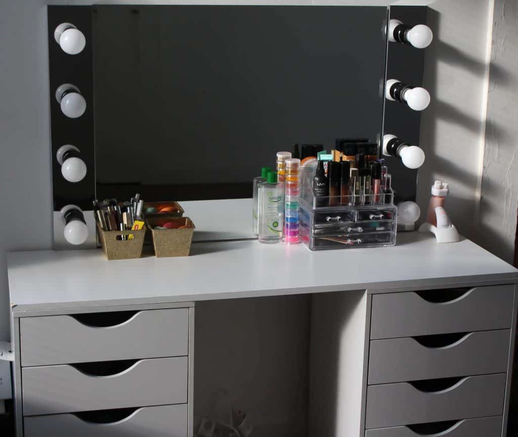 7-Vanity-And-Lighted-Mirror-1024x865