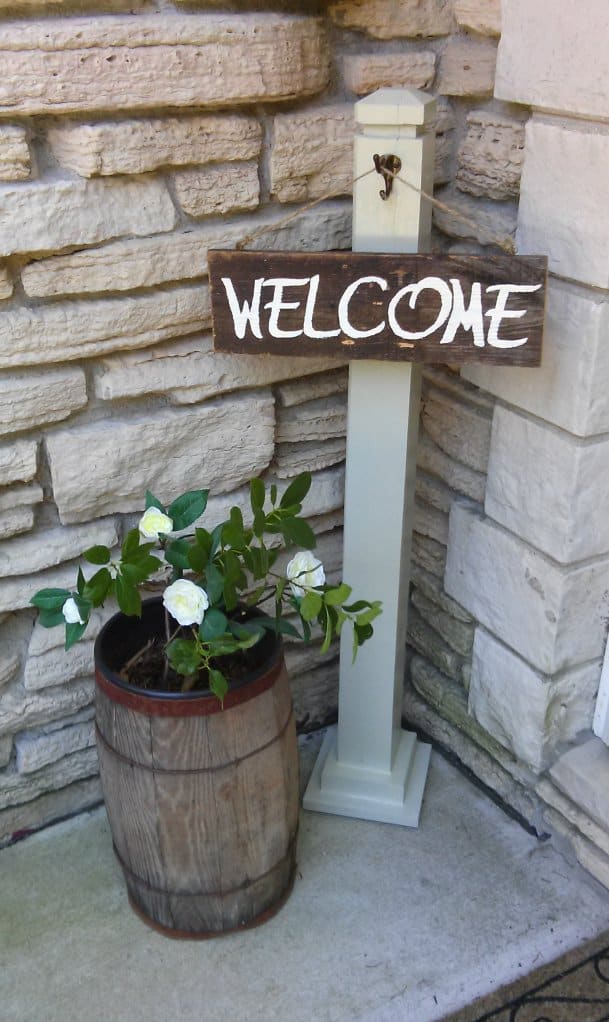 1-Simple-Porch-Welcome-Post