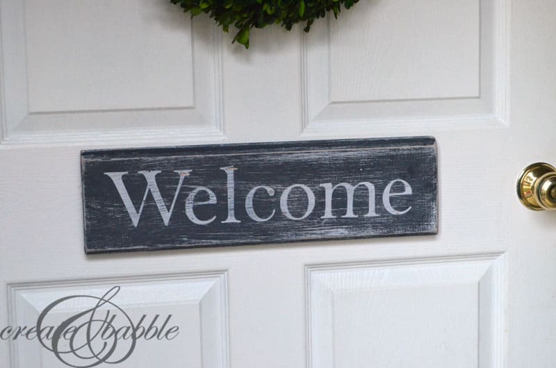 18-Simple-Distressed-Wood-Welcome-Sign