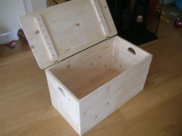 6-Simple-Wood-Toy-Chest