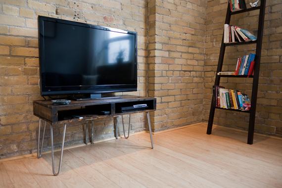 Easy Pallet TV Stand