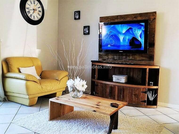 Pallet Wood Curved TV Stand