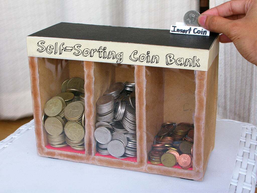 Gravity-Run Coin Sorting Machine