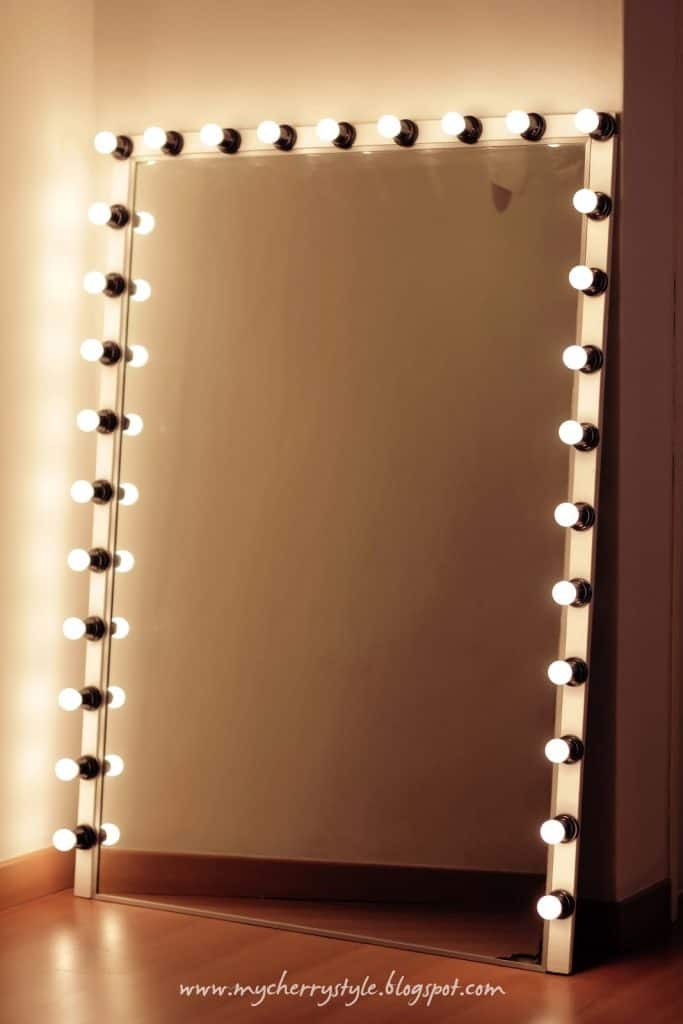 Old Hollywood Style Lighted Mirror Frame