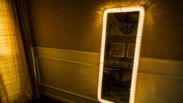 15 Diy Vanity Mirrors For A Custom Look, Full Length Vanity Mirror With Lights Diy