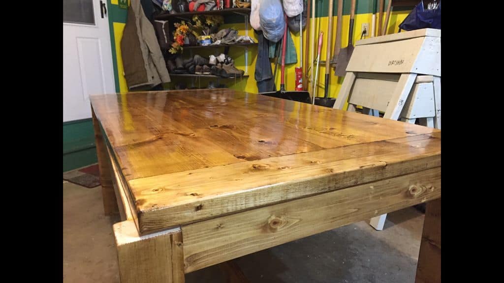 <strong>Beautiful Rustic Wood Farmhouse Table</strong>