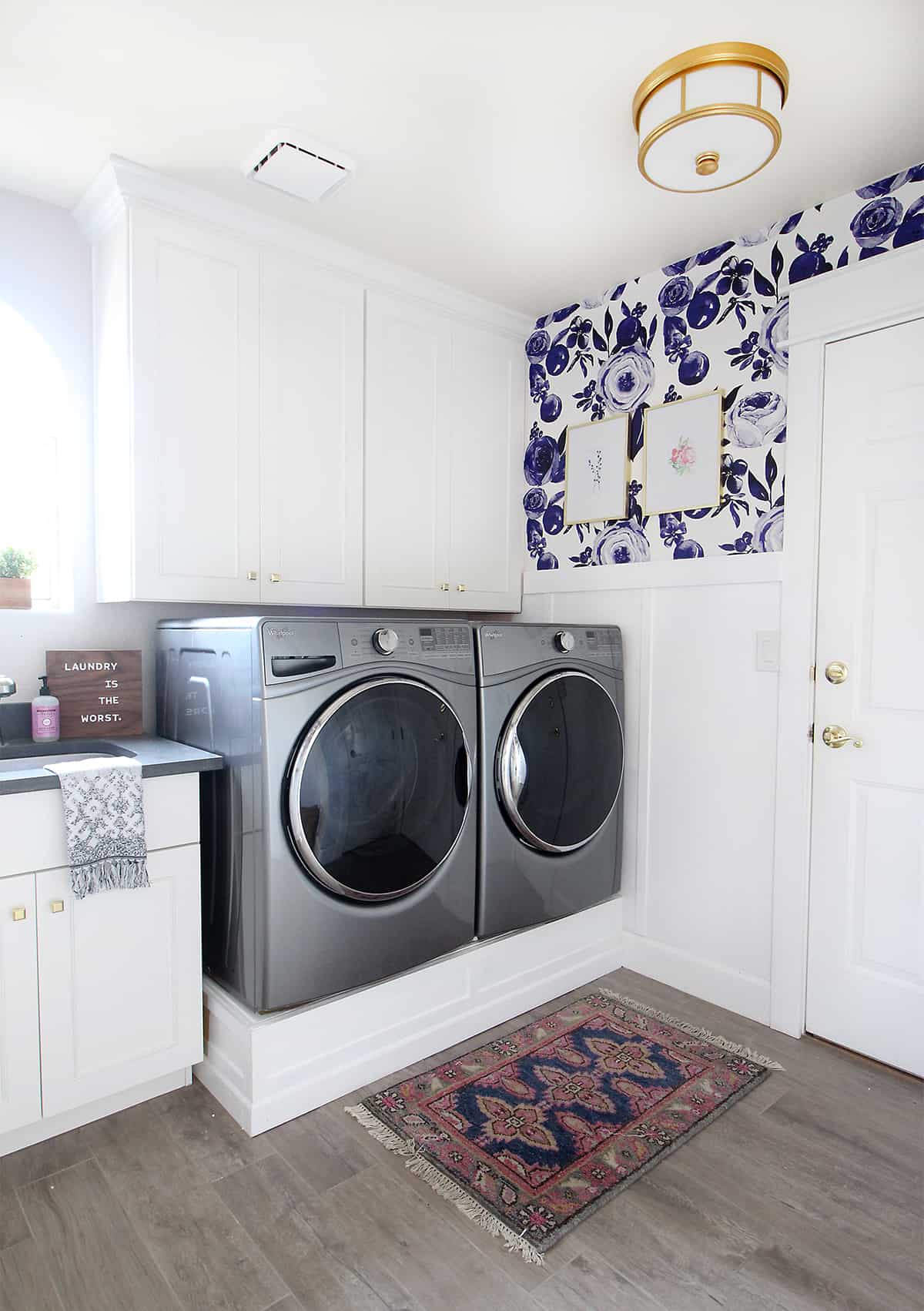 <strong>Simple Laundry Machine Pedestal</strong>