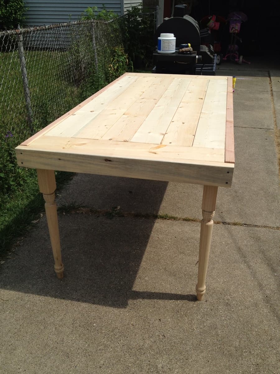 <strong>Turned Leg Modern Farmhouse Table</strong>