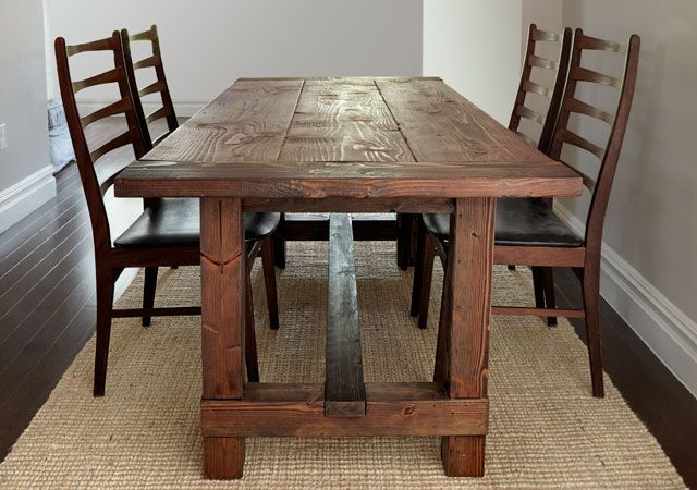 <strong>Rustic Wood Farmhouse Table</strong>