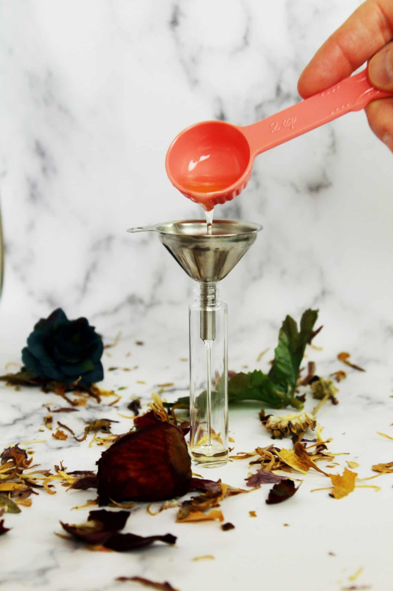 DIY Eyelash Serum Recipe for Natural Lash Growth