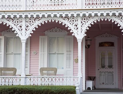 An Intricate Pink and White Theme