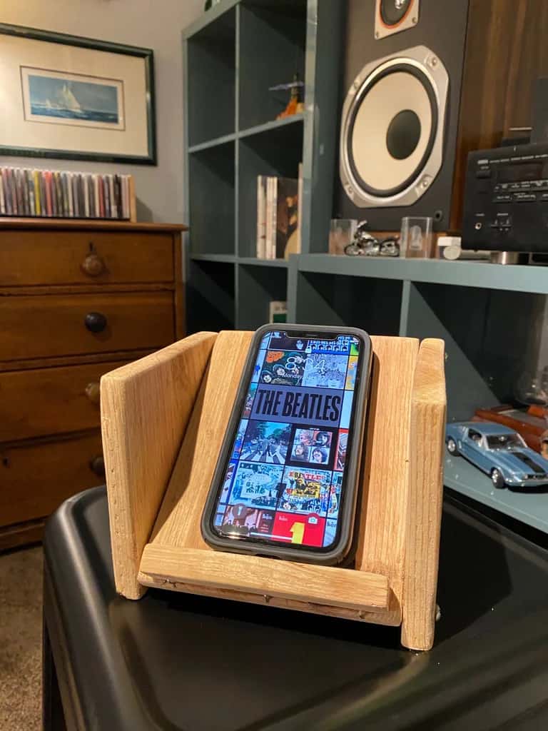 Smartphone Speaker Stand