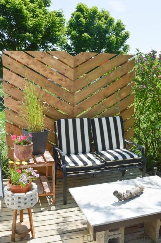 Build a Wooden Chevron Pattern Screen