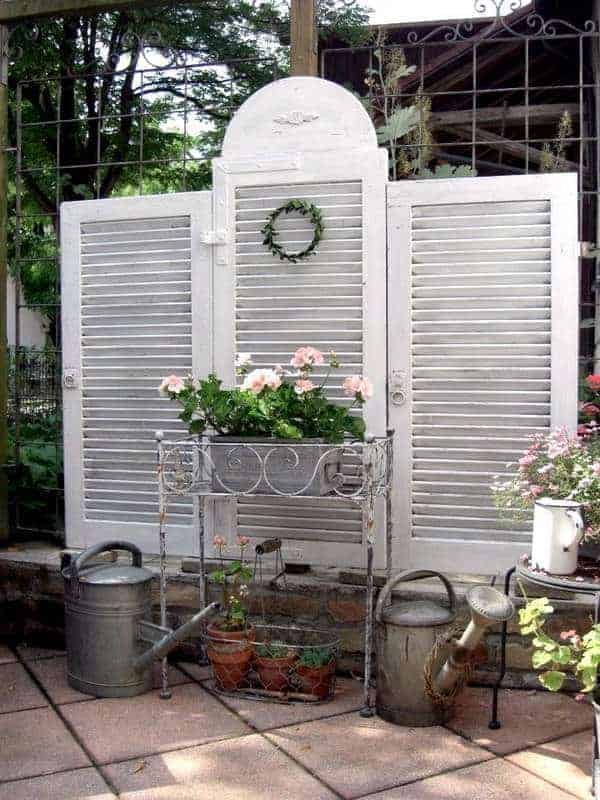 https://www.desertdomicile.com/wp-content/uploads/2021/02/7-Go-Vintage-Style-with-Upcycle-Old-Wooden-Doors.jpg