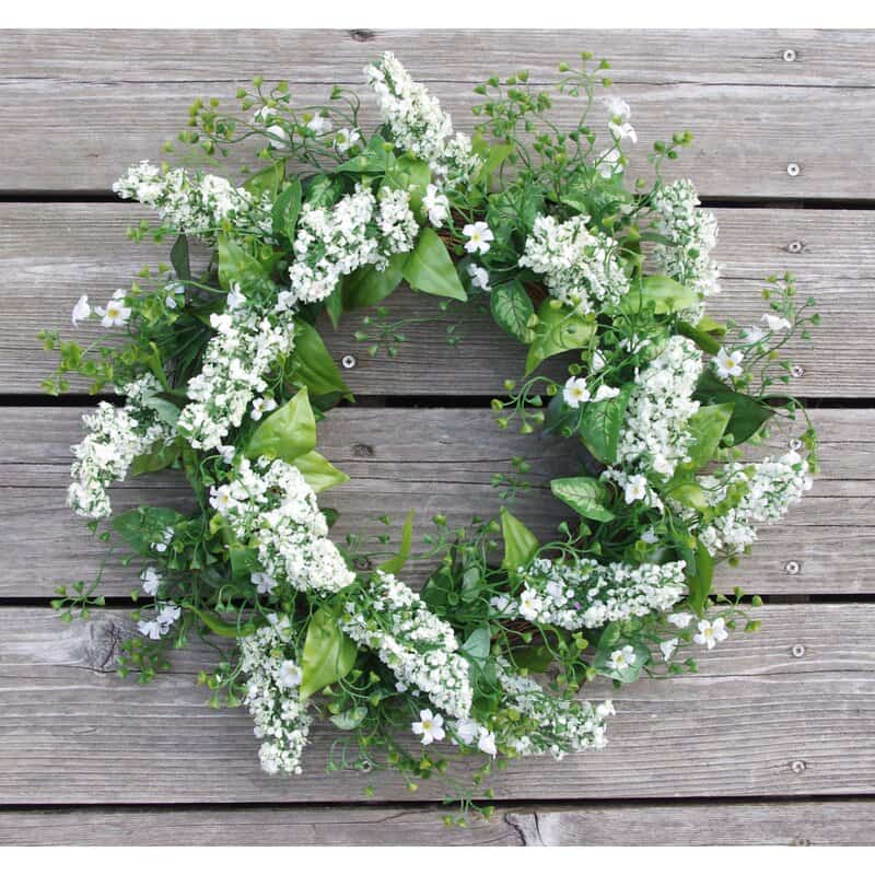 A Wintry White and Green Wreath