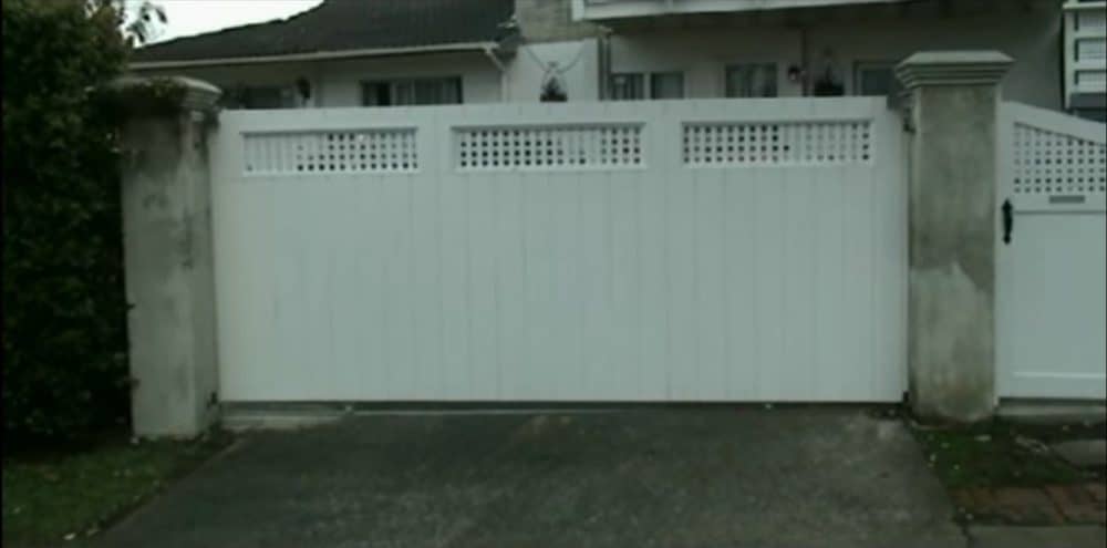 16 DIY Driveway Gates Ideas That Are Easy to Install