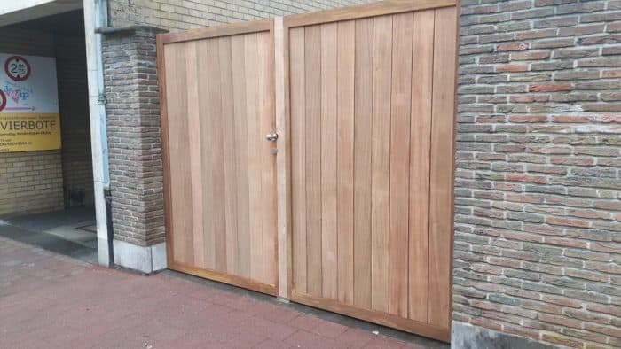 16 DIY Driveway Gates Ideas That Are Easy to Install