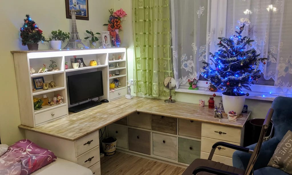 Vintage Style Corner Desk with Tons of Storage